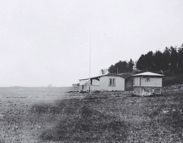 VED STRANDEN 2 - LYSTRUP STRAND, Pavillionen og lille kioskbygning.jpg